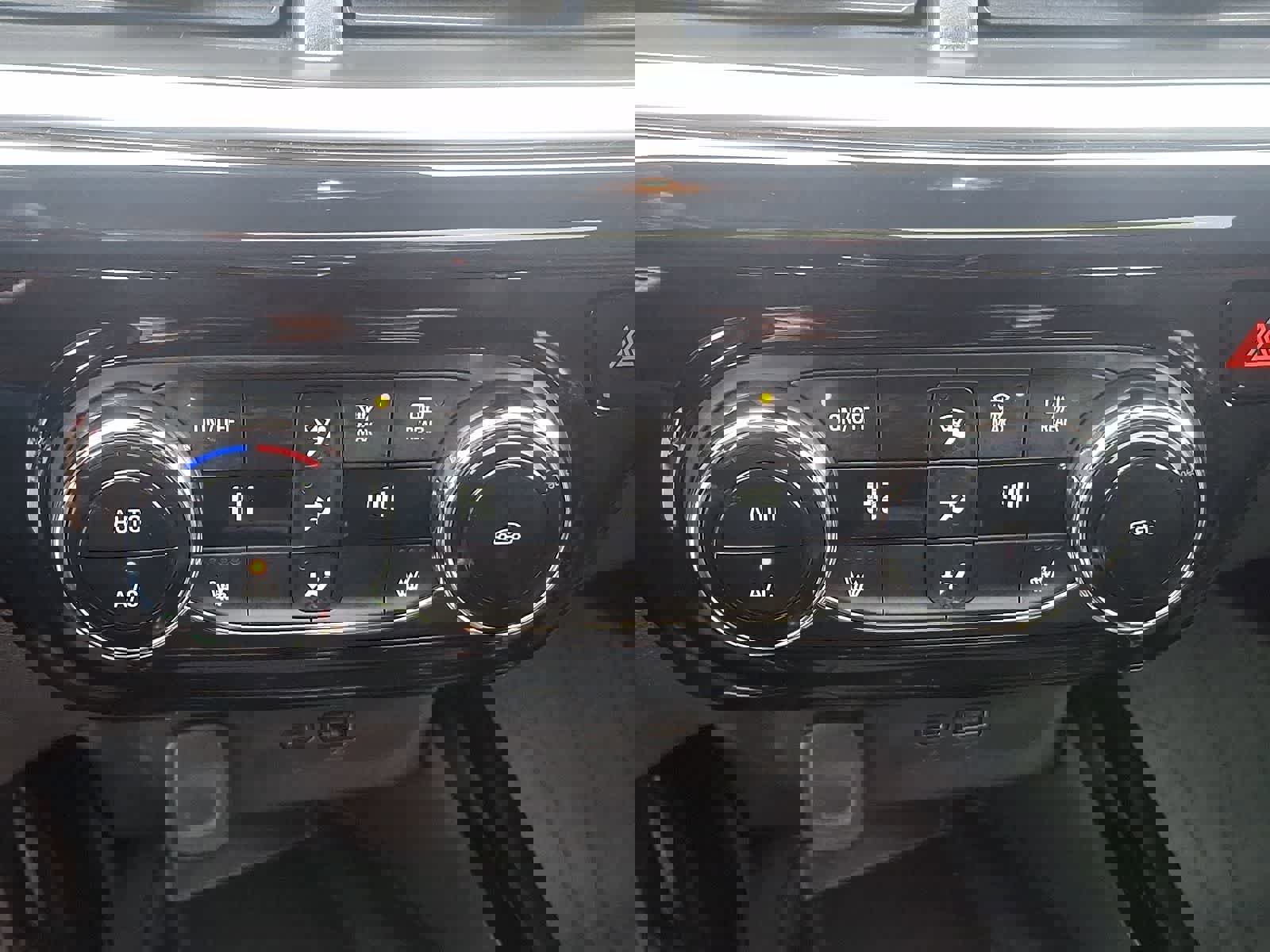 Used 2024 Chevrolet Trax RS w/ Sunroof Package image 17