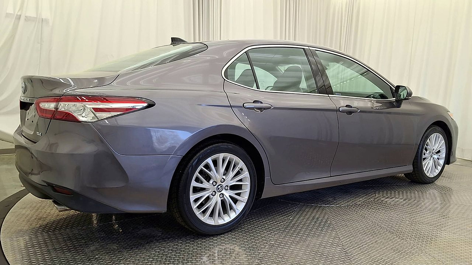 Certified 2020 Toyota Camry XLE FWD image 3
