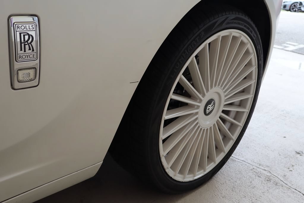 Used 2016 Rolls-Royce Ghost RWD image 21