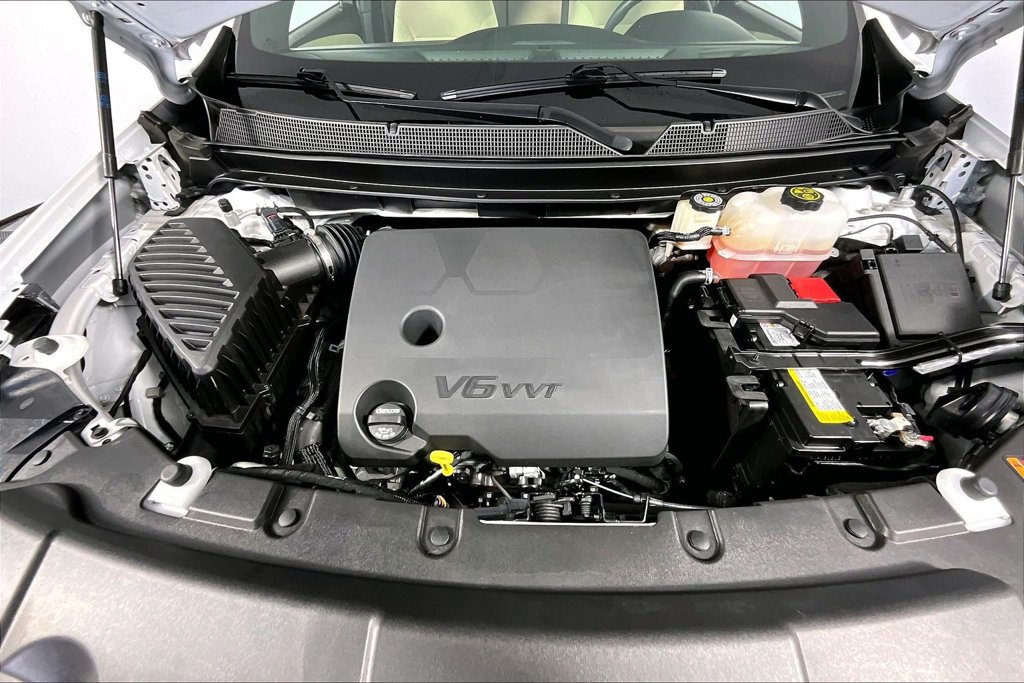 Used 2023 Chevrolet Traverse LS FWD image 9