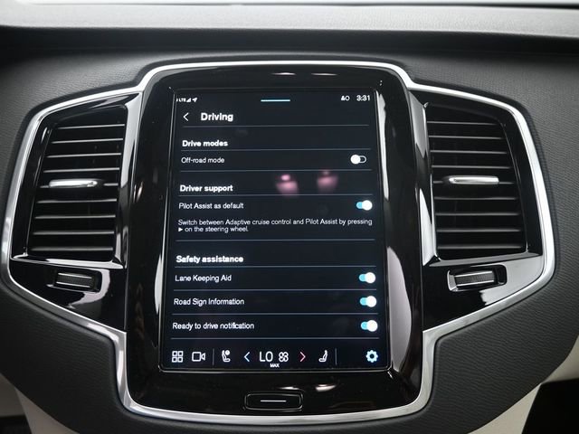 Used 2025 Volvo XC90 B6 Plus w/ Protection Package Premier image 17