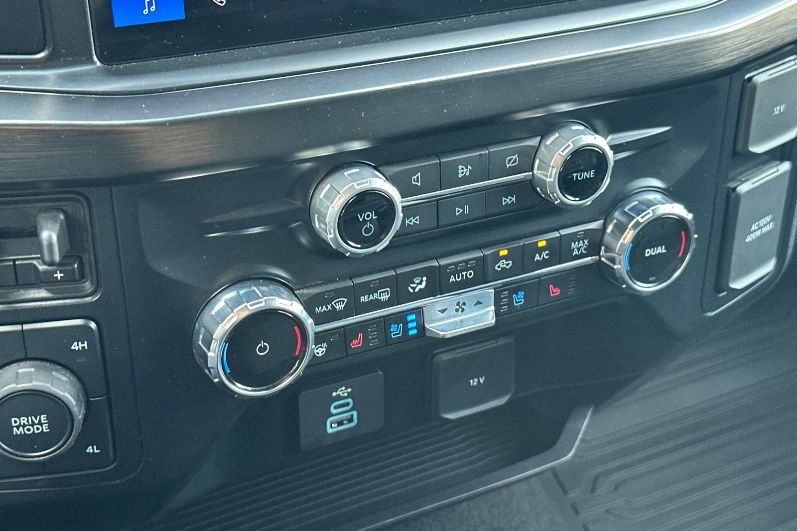 Used 2024 Ford F250 Lariat w/ Chrome Package image 24