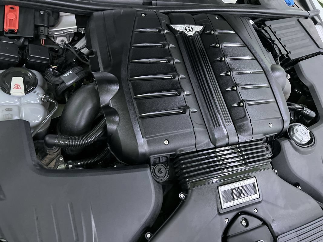 Used 2018 Bentley Bentayga AWD/4WD image 30