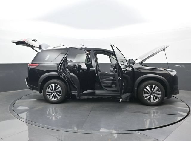 Used 2025 Nissan Pathfinder SL AWD/4WD image 34
