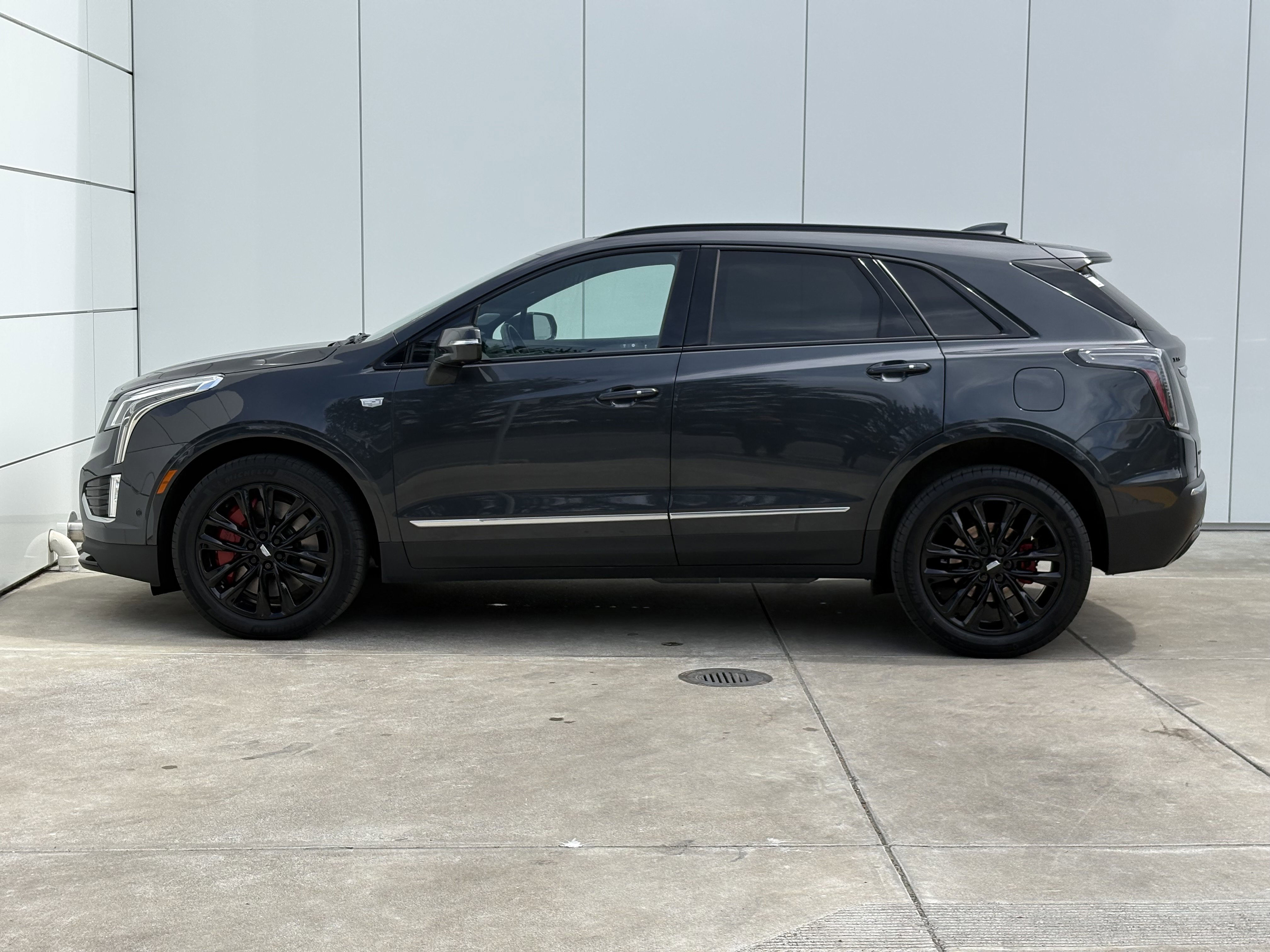 Certified 2023 Cadillac XT5 Sportv w/ Technology Package AWD/4WD image 4