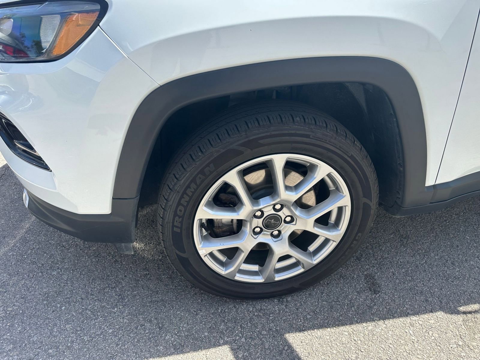 Used 2025 Jeep Compass Limited image 31