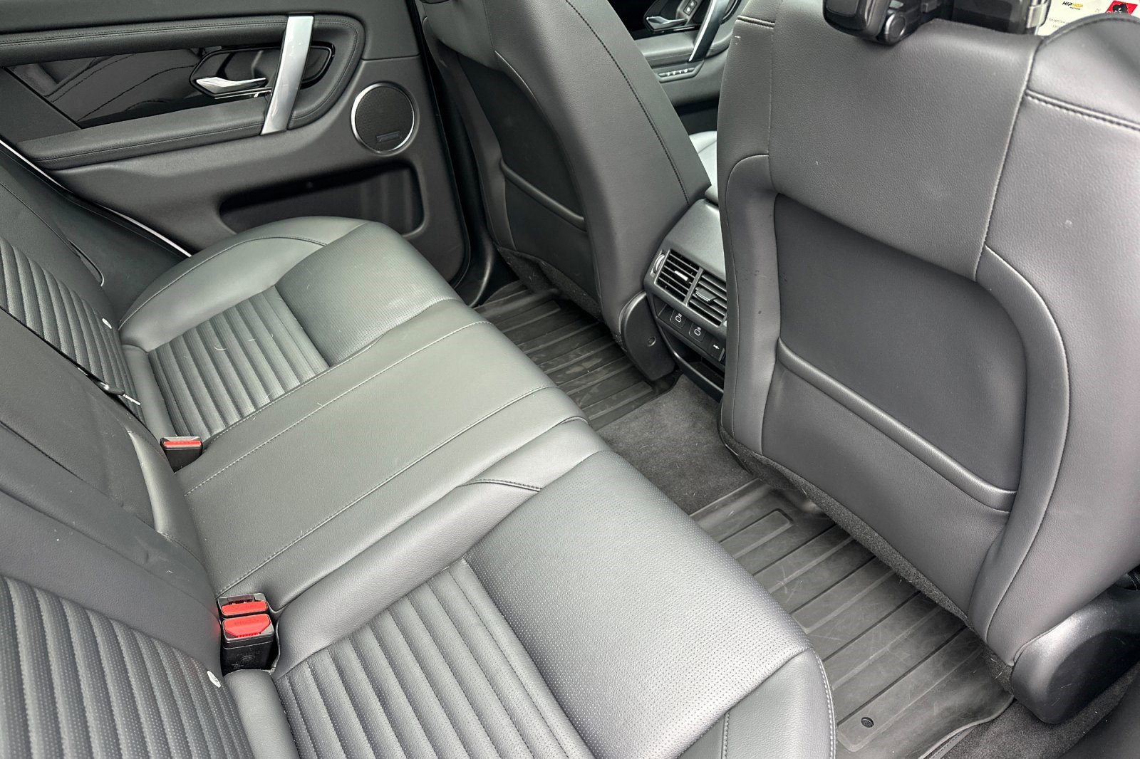 Used 2025 Land Rover Discovery Sport S image 30