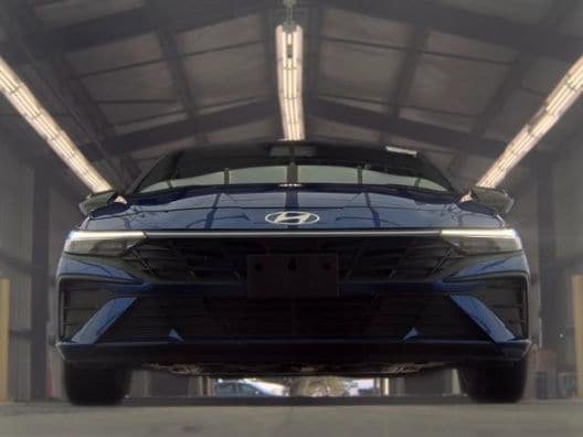 Used 2025 Hyundai Elantra Sport FWD image 3