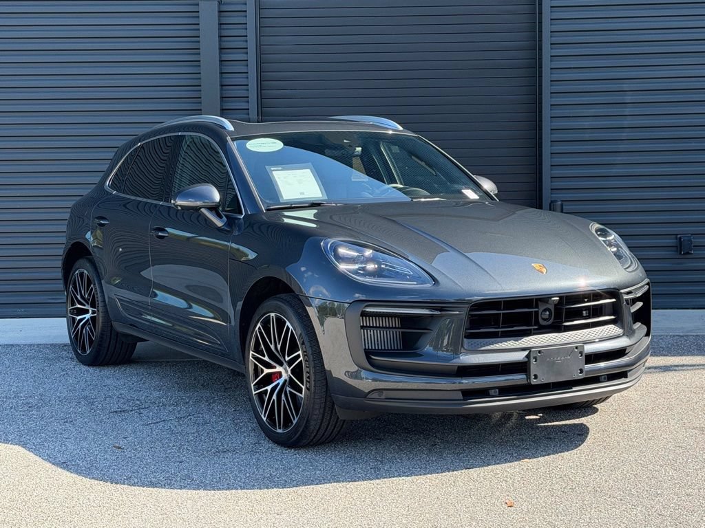 Certified 2025 Porsche Macan S AWD/4WD image 26