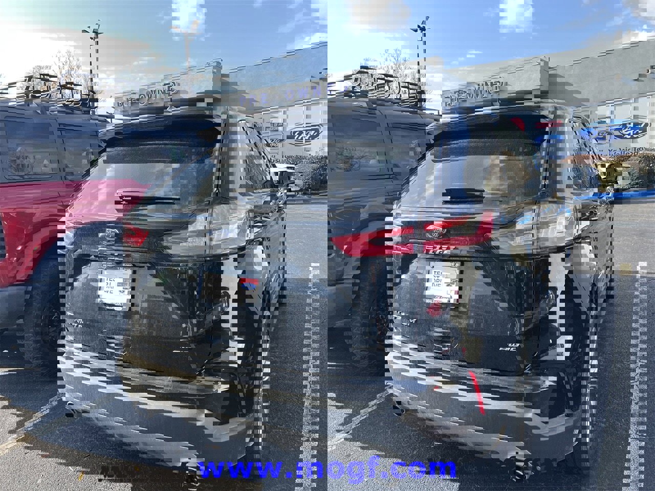 Used 2024 Ford Edge Titanium image 3