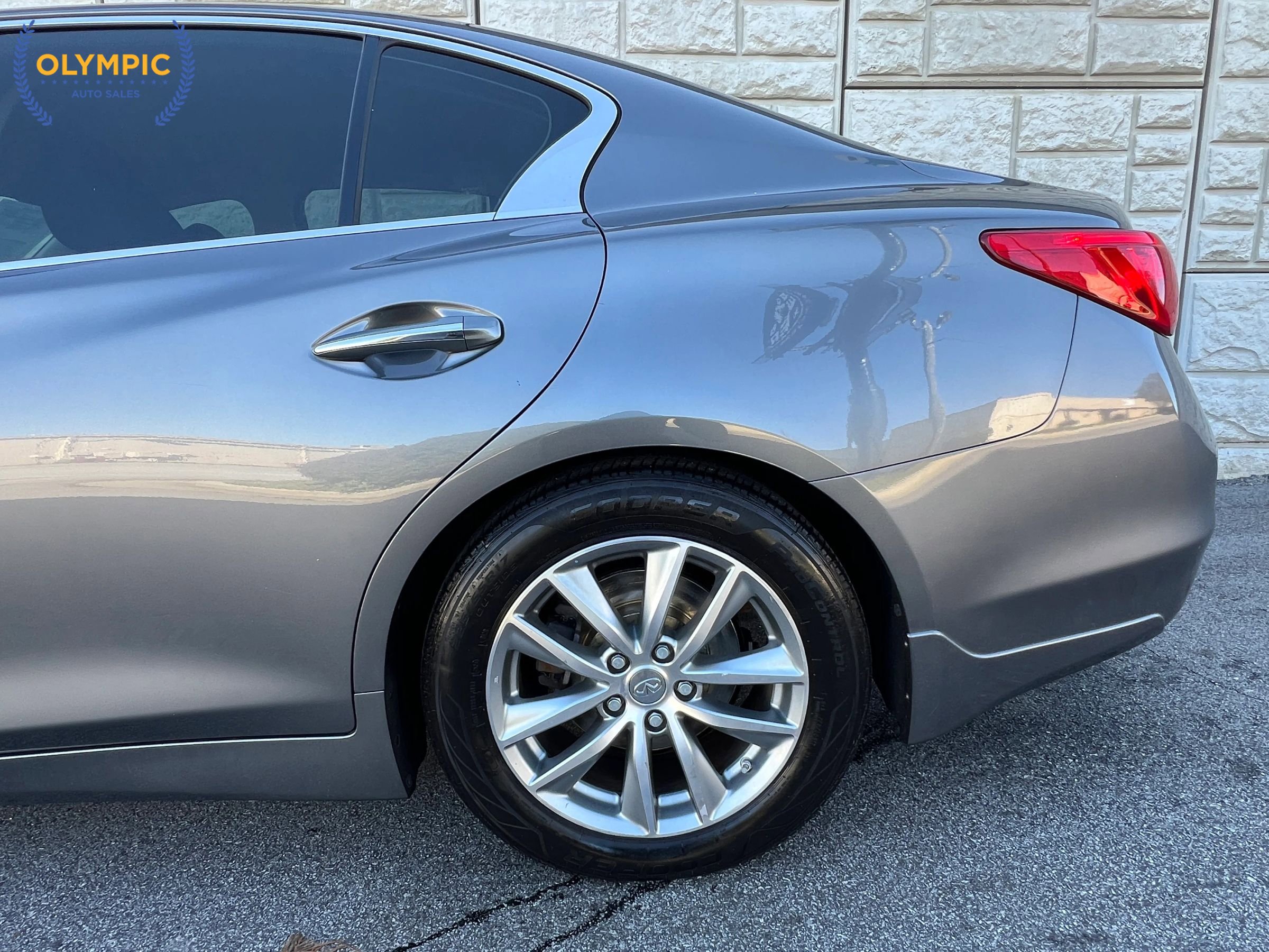 Used 2014 INFINITI Q50 Premium w/ Navigation Package RWD image 10