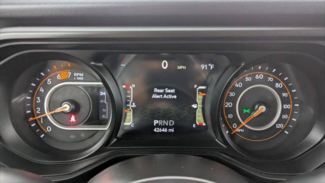 Used 2025 Jeep Wrangler Unlimited Sahara AWD/4WD image 24