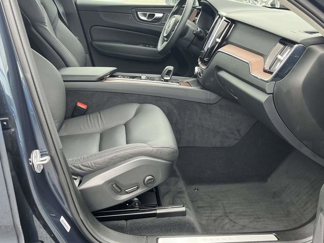 Used 2024 Volvo XC60 B5 Plus w/ Protection Package Premier image 23