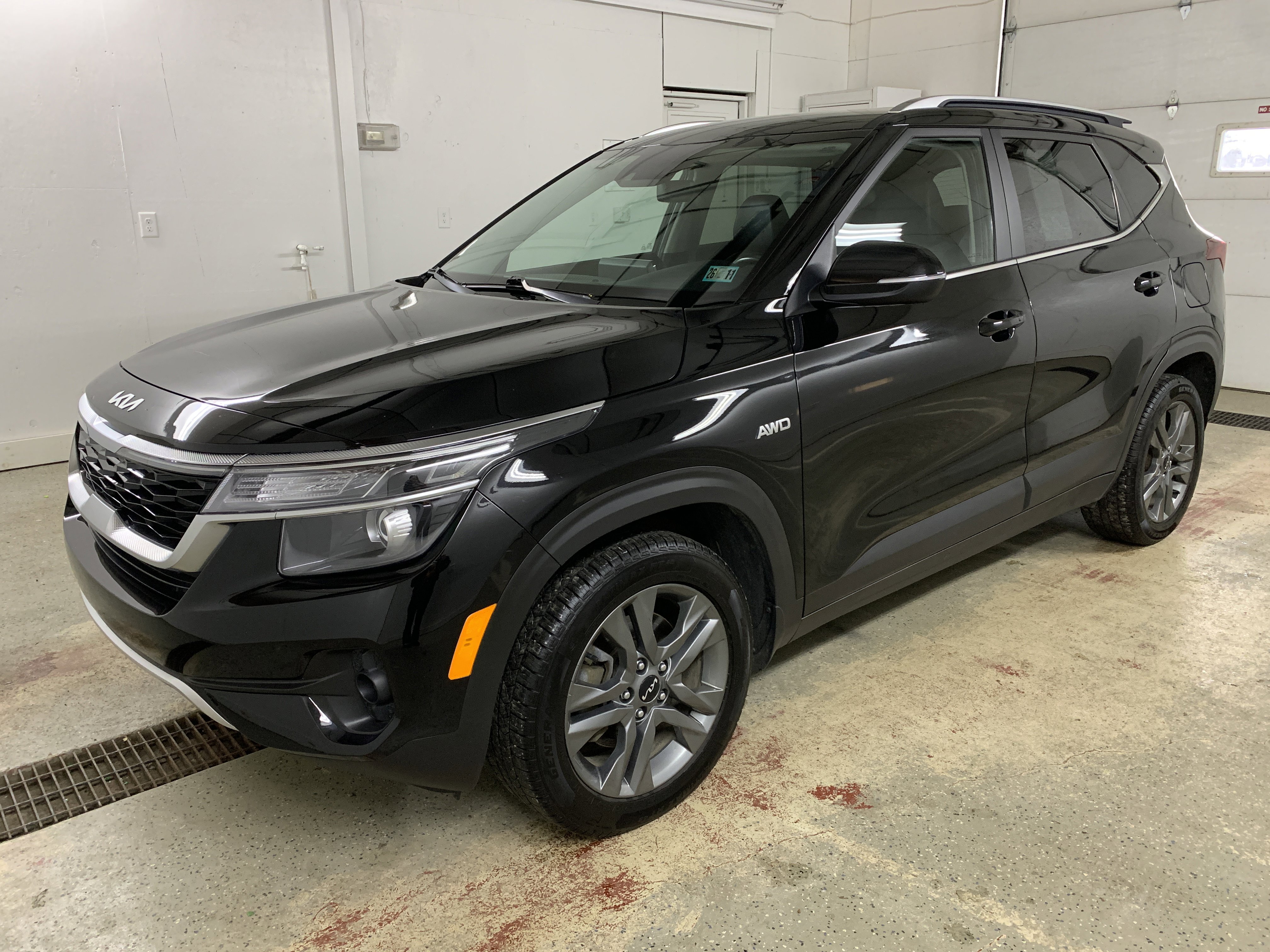 Used 2023 Kia Seltos S image 3