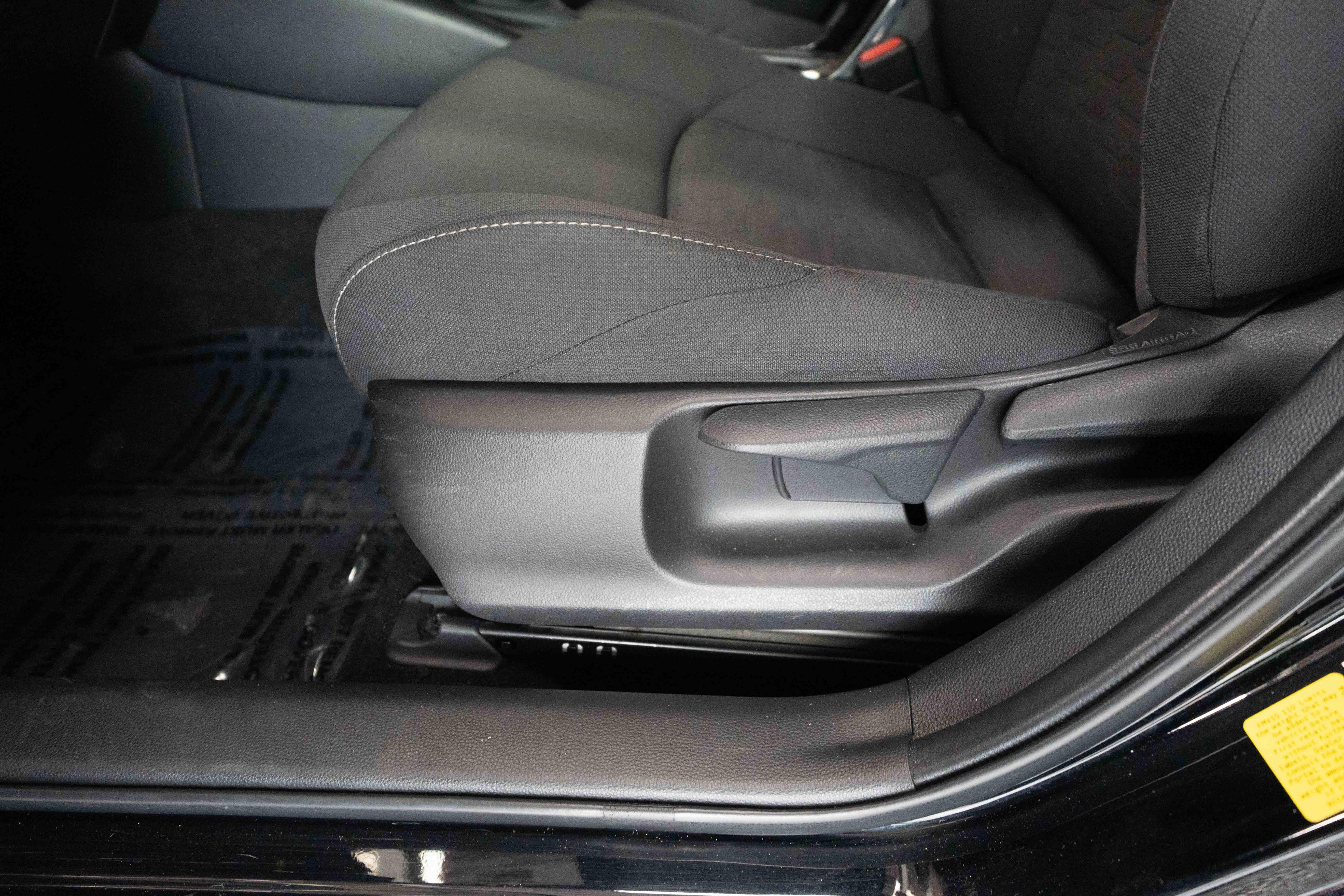 Used 2022 Toyota Corolla SE FWD image 12