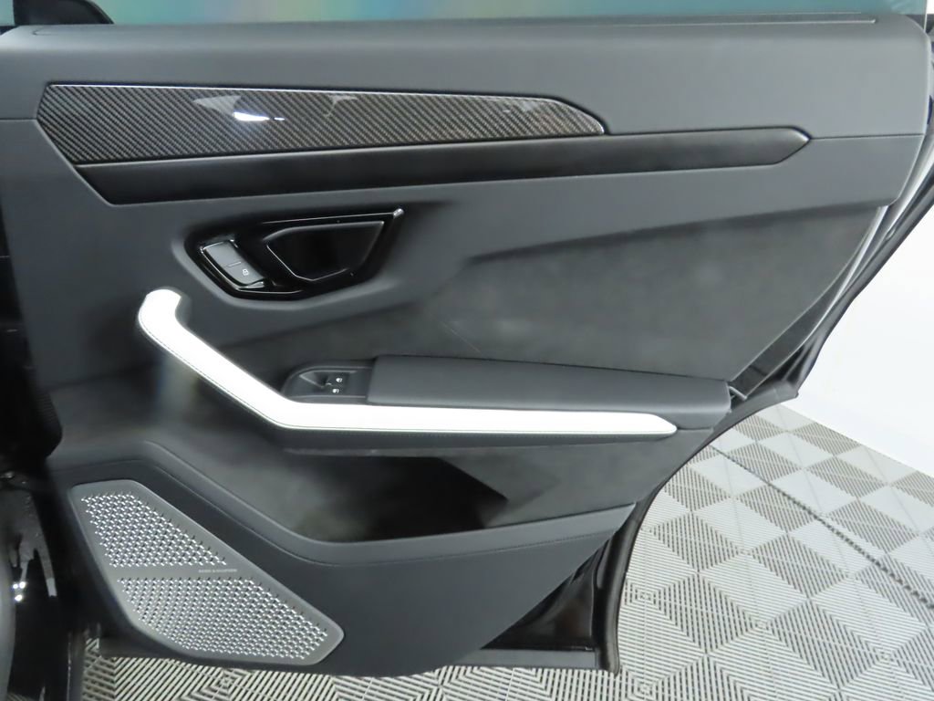 Used 2025 Lamborghini Urus SE image 28