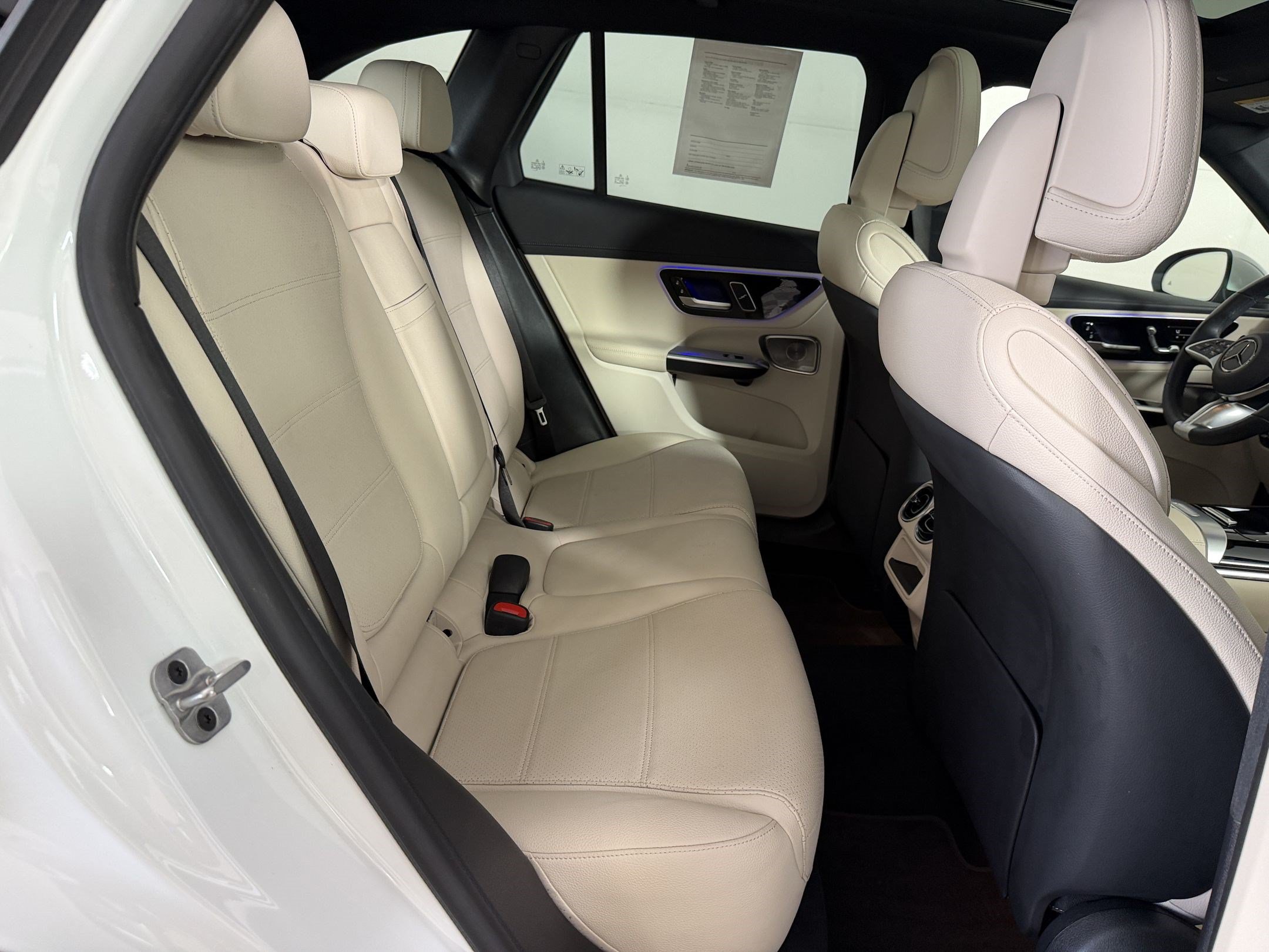 Used 2024 Mercedes-Benz GLC 300 4MATIC image 31