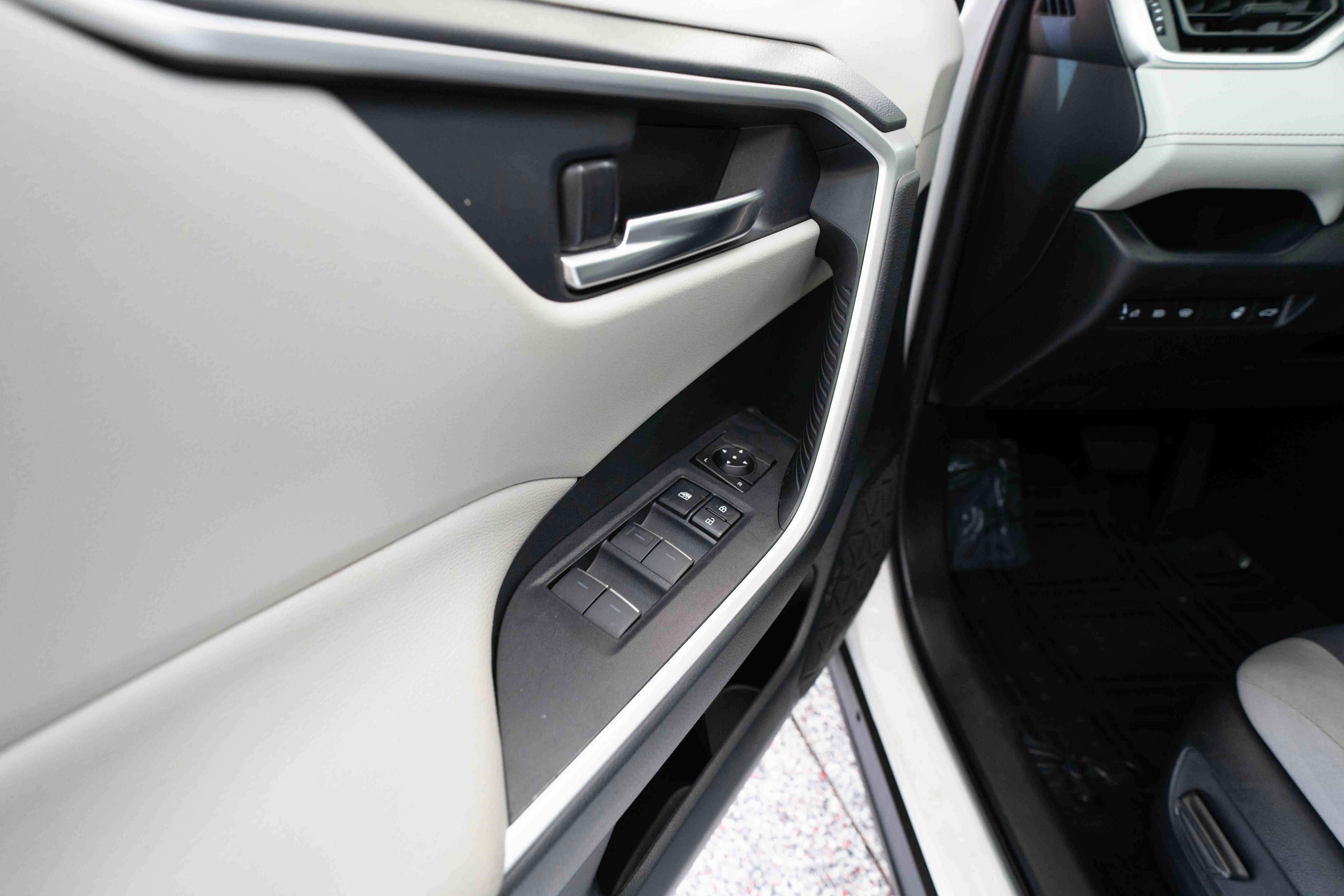 Used 2023 Toyota RAV4 XLE w/ Convenience Package AWD/4WD image 7