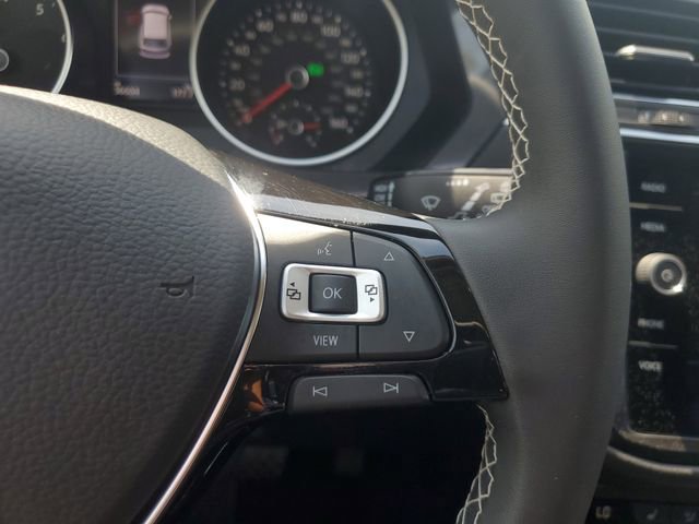 Certified 2021 Volkswagen Tiguan SE w/ Panoramic Sunroof Package image 28