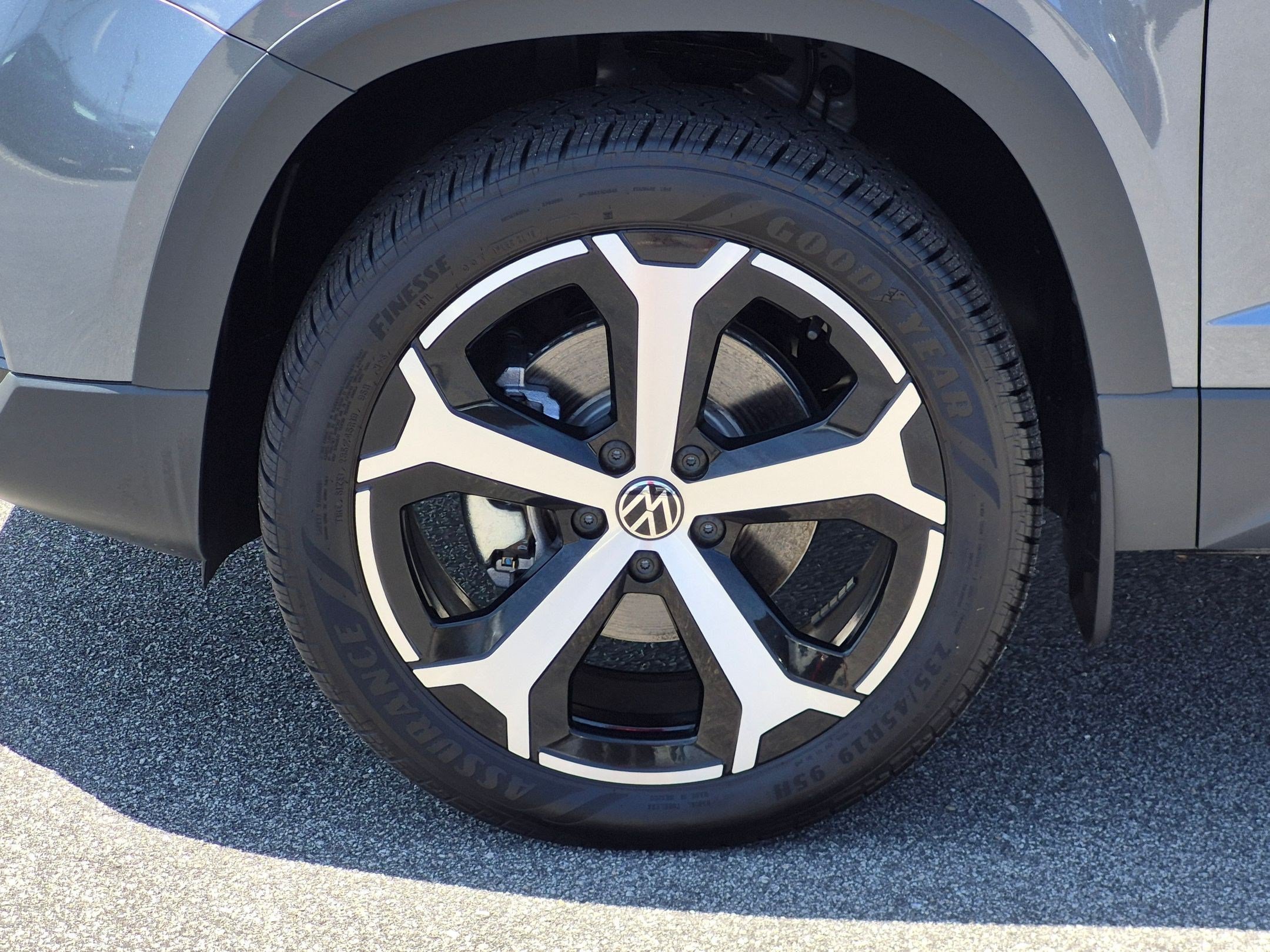 Used 2026 Volkswagen Taos SEL AWD/4WD image 10