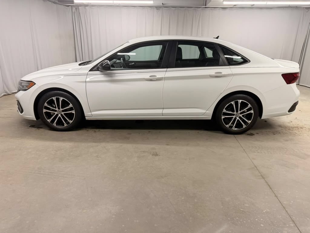 Used 2023 Volkswagen Jetta Sport FWD image 7