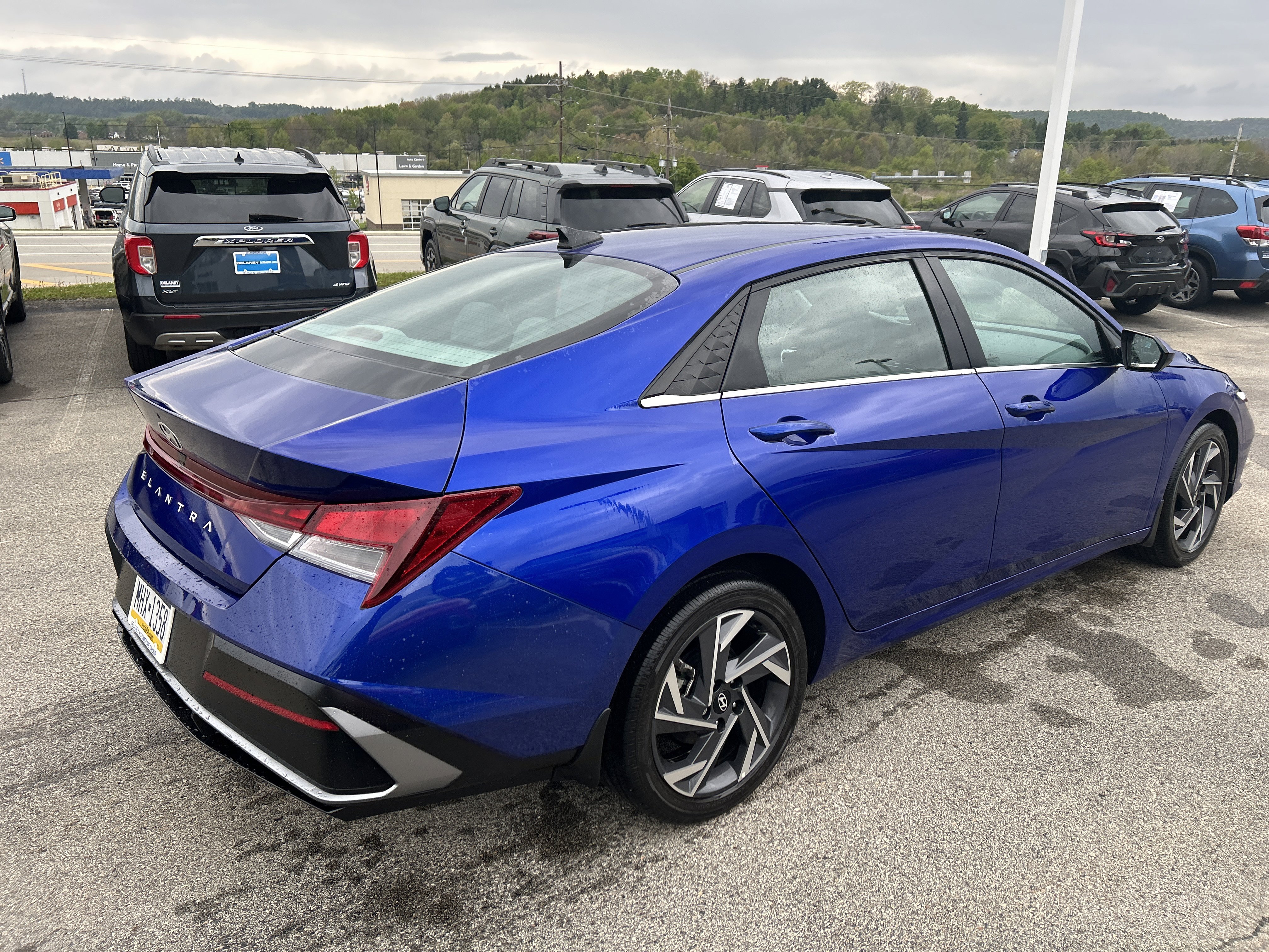 Used 2025 Hyundai Elantra SEL FWD image 8