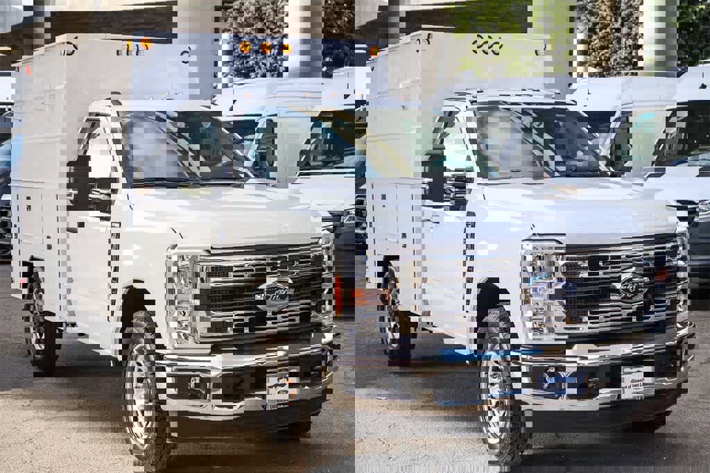 New 2026 Ford F350 XL w/ XL Chrome Package image 3