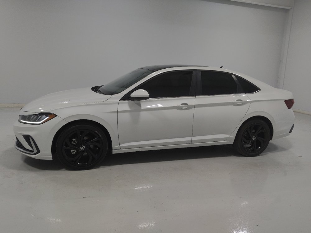 Used 2025 Volkswagen Jetta SE FWD image 2