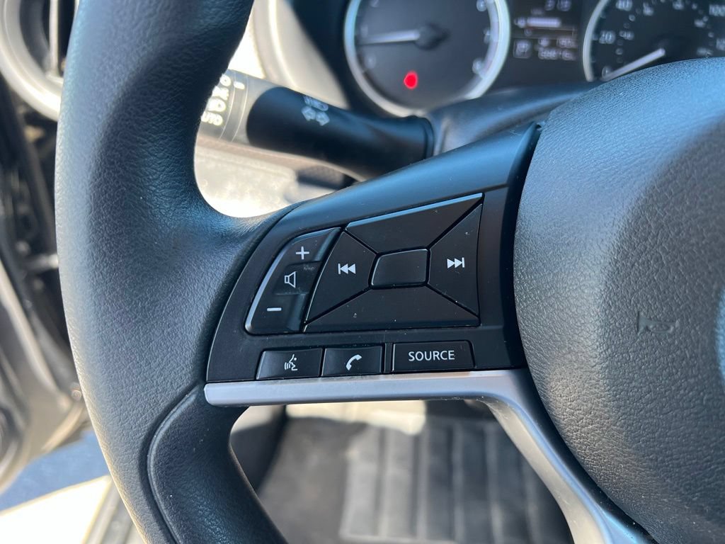 Used 2018 Nissan Kicks S FWD image 40