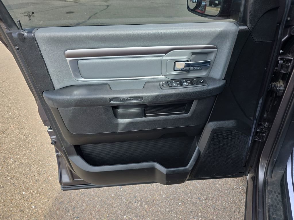 Used 2021 RAM 1500 Classic SLT image 10