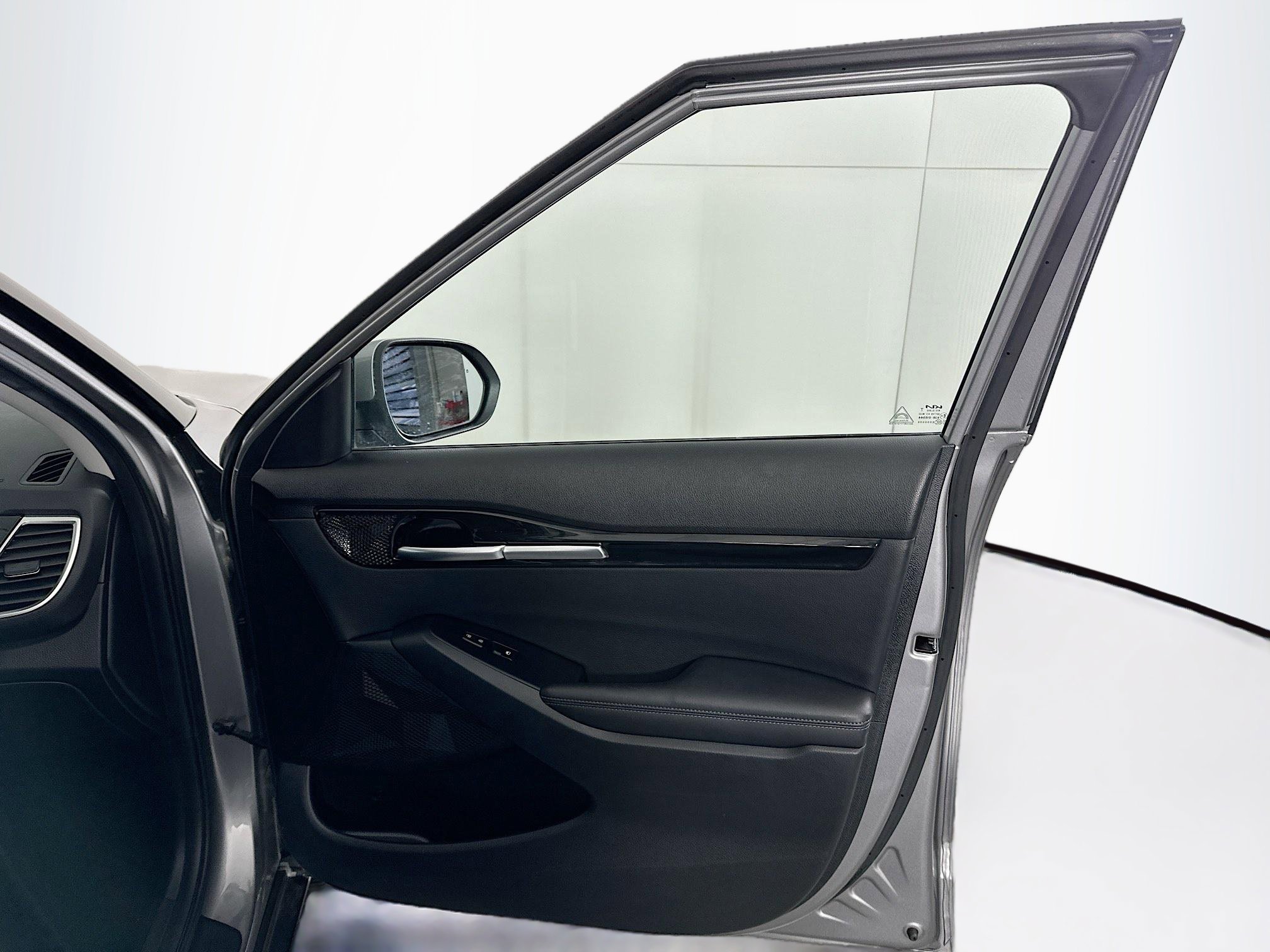 Used 2025 Kia Seltos S FWD image 30