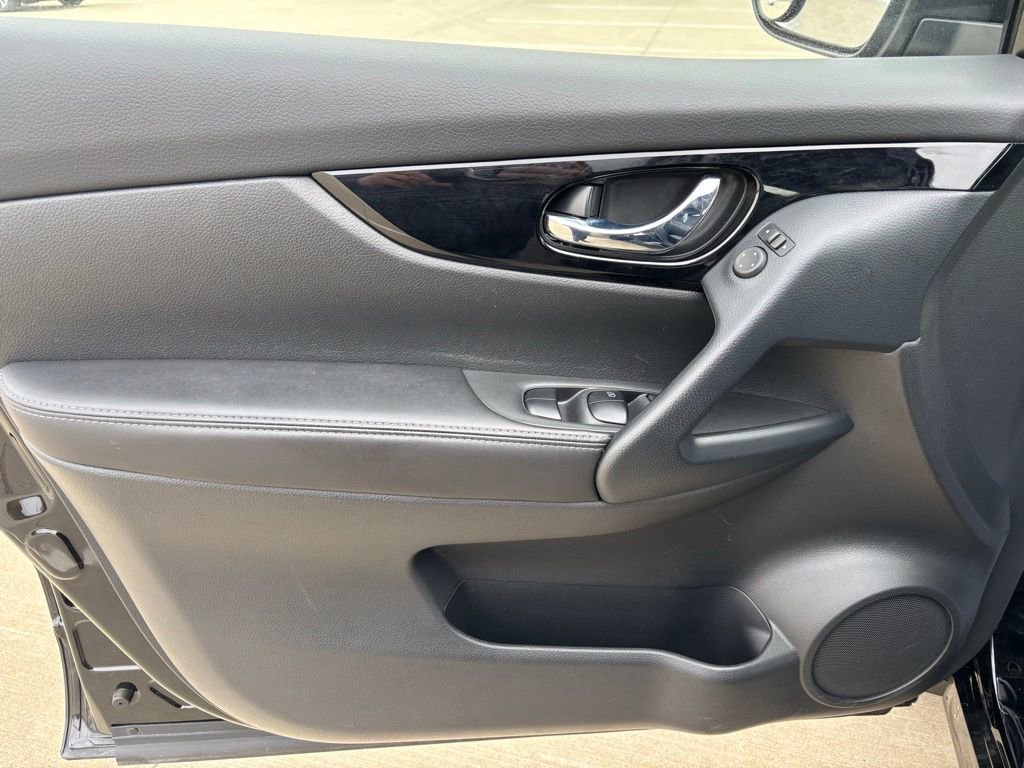 Used 2022 Nissan Rogue Sport SL image 16