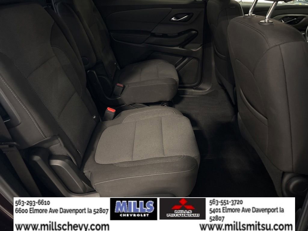 Used 2023 Chevrolet Traverse LT FWD image 17