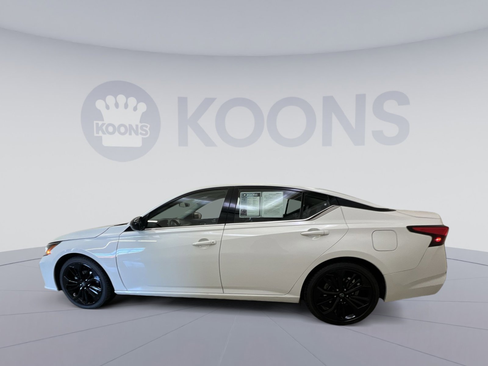 Used 2023 Nissan Altima 2.5 SR image 2