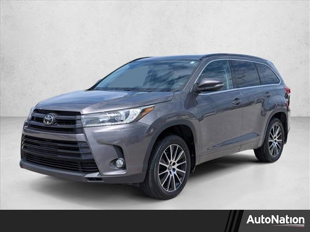 Used 2017 Toyota Highlander SE w/ Carpet Mat Package