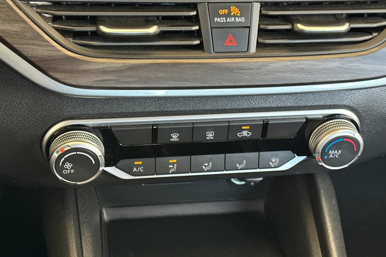 Used 2025 Nissan Altima 2.5 SV FWD image 21