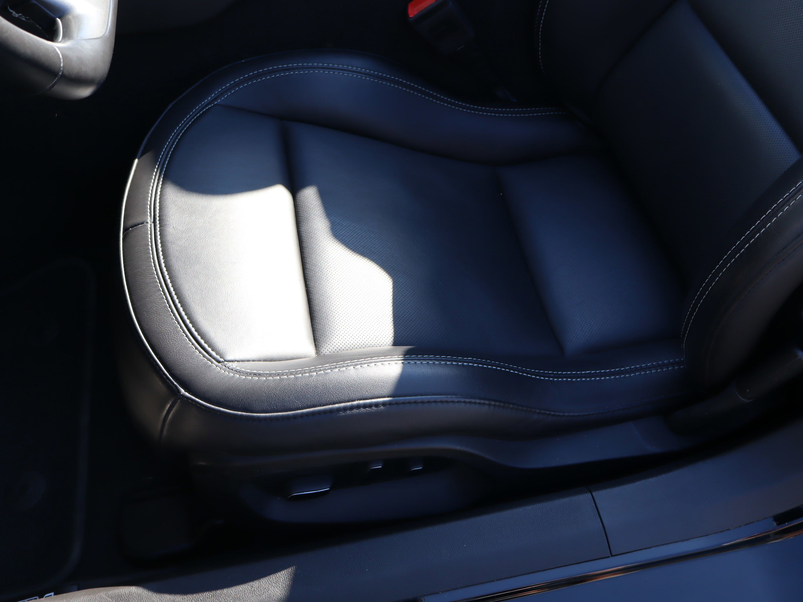 Used 2019 Chevrolet Corvette Stingray Convertible w/ 3LT Preferred Equipment Group RWD image 17