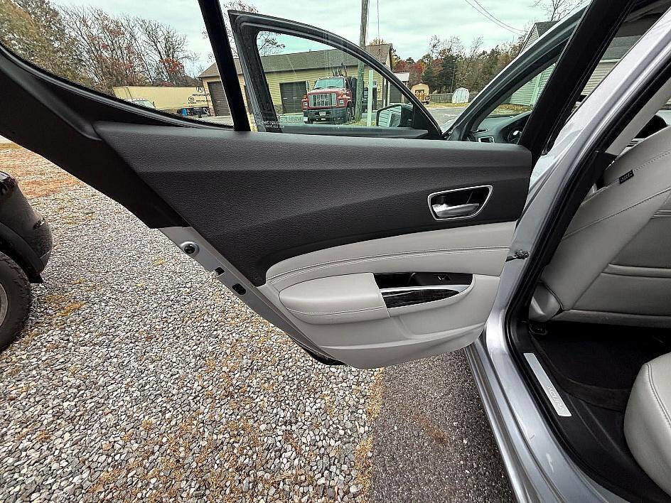Used 2019 Acura TLX image 18