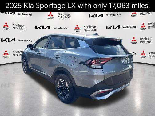 Used 2025 Kia Sportage LX AWD/4WD image 3