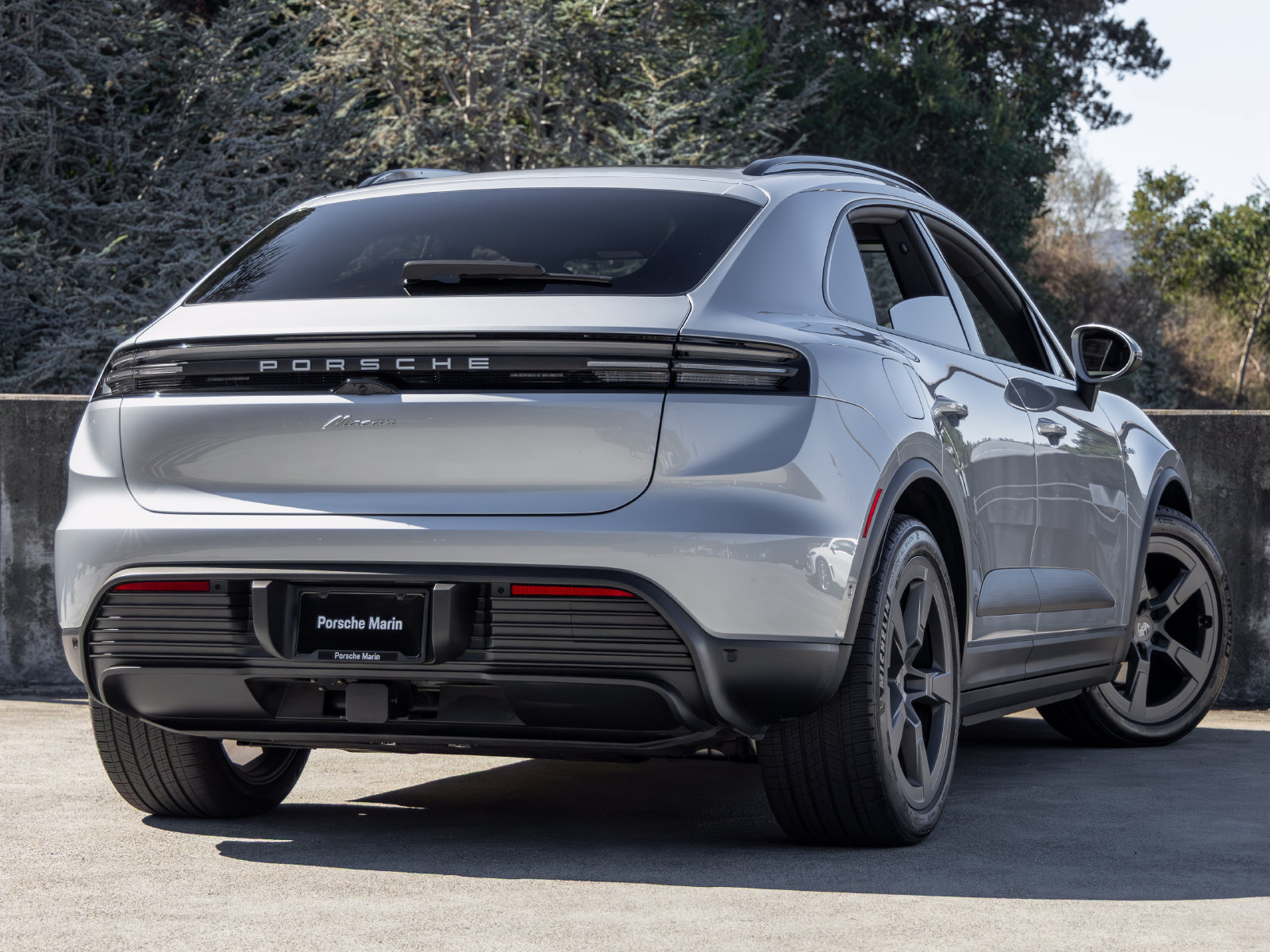 Certified 2025 Porsche Macan Electric RWD image 11