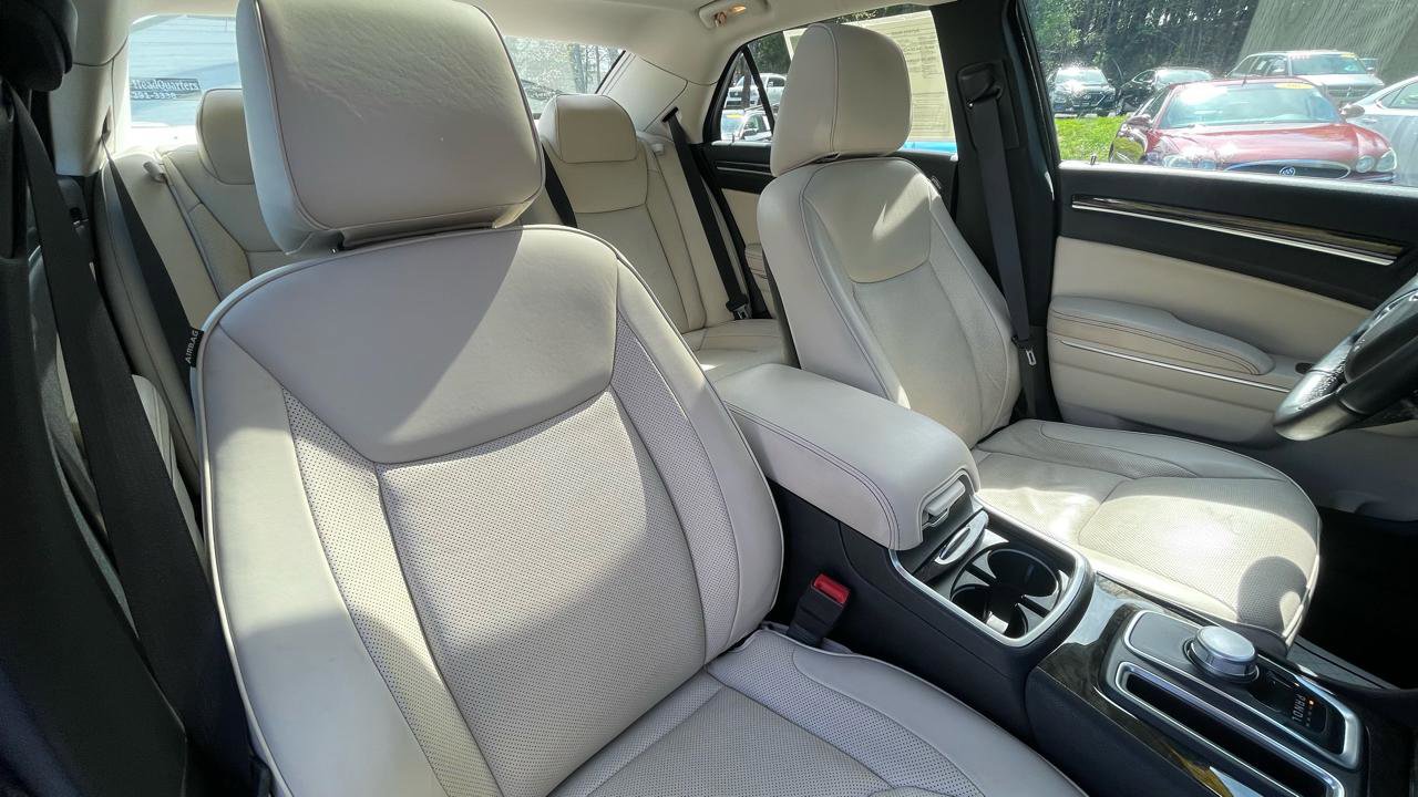 Used 2015 Chrysler 300 C w/ Light Group image 32