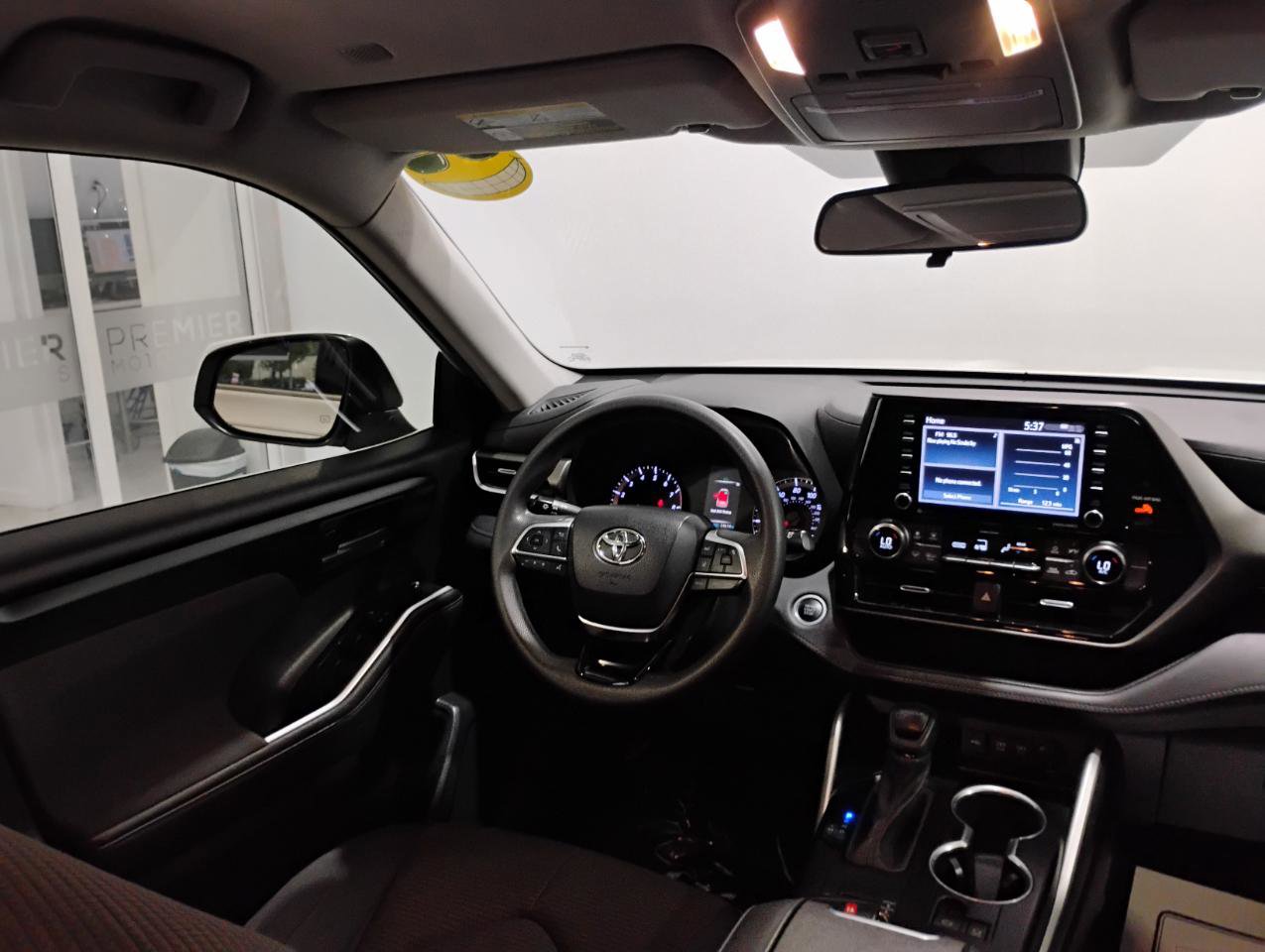 Used 2021 Toyota Highlander L image 78