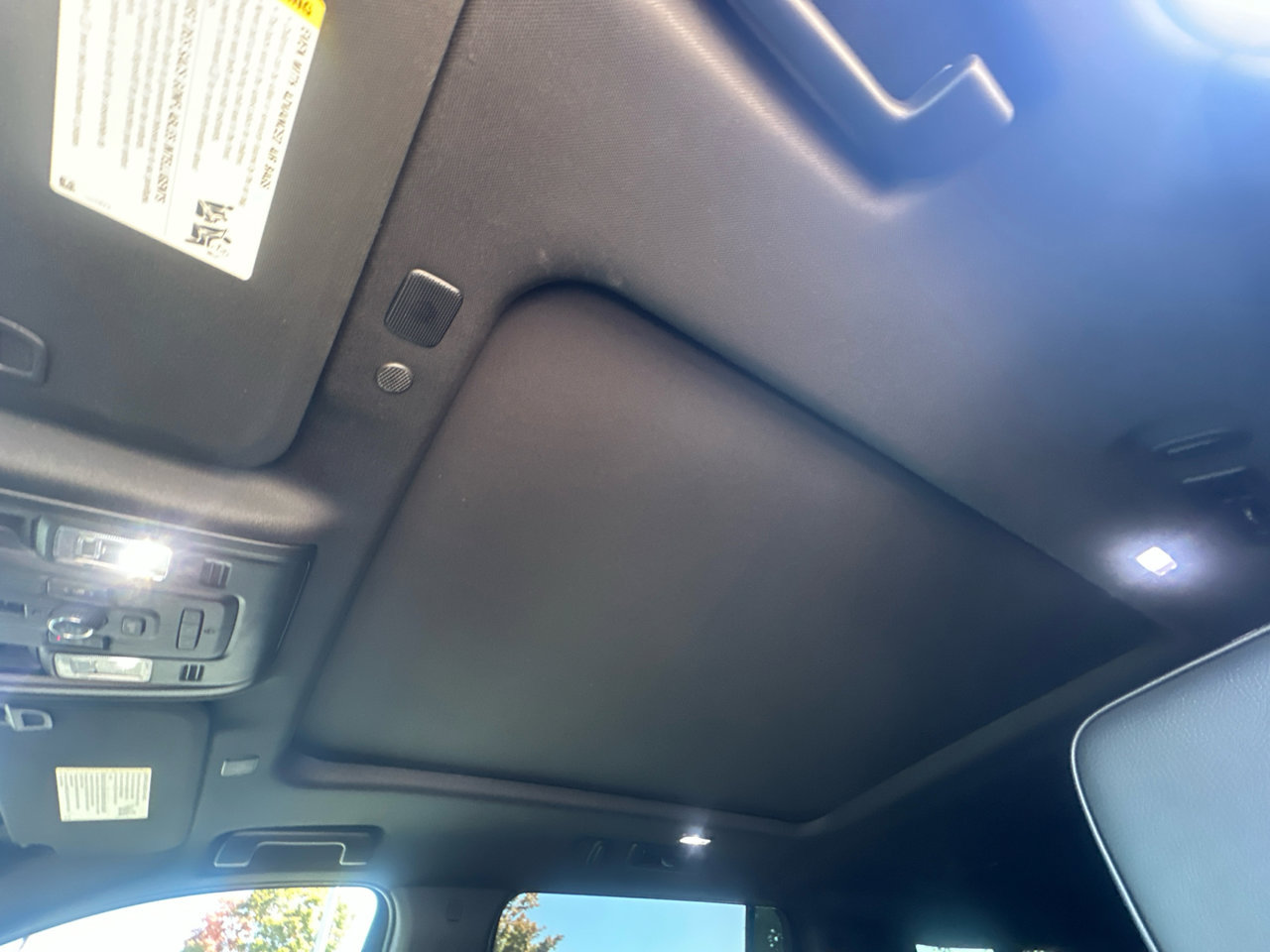 Used 2023 GMC Yukon XL Denali AWD/4WD image 32