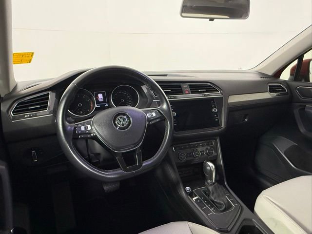 Used 2018 Volkswagen Tiguan SE w/ Panoramic Sunroof Package FWD image 40