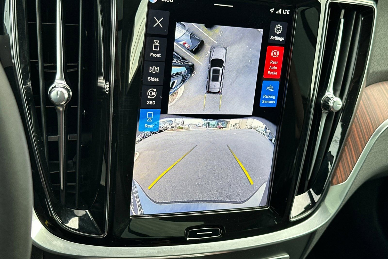 Used 2025 Volvo V60 B5 Cross Country Plus image 21