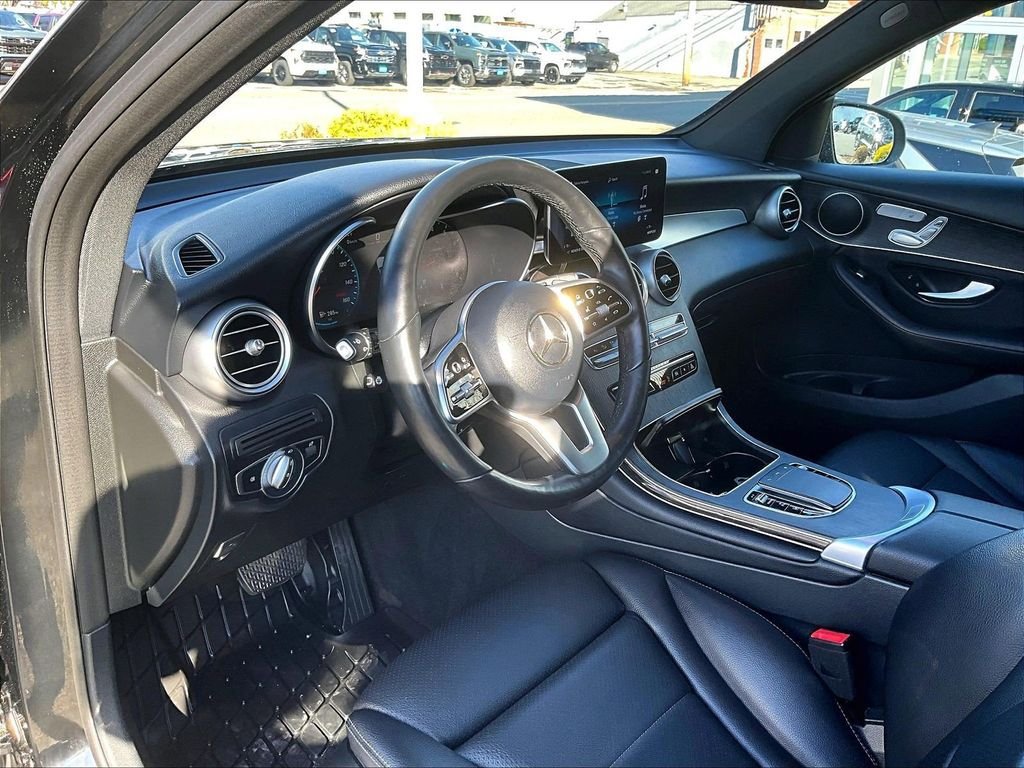 Used 2022 Mercedes-Benz GLC 300 4MATIC w/ Premium Package Lite image 8