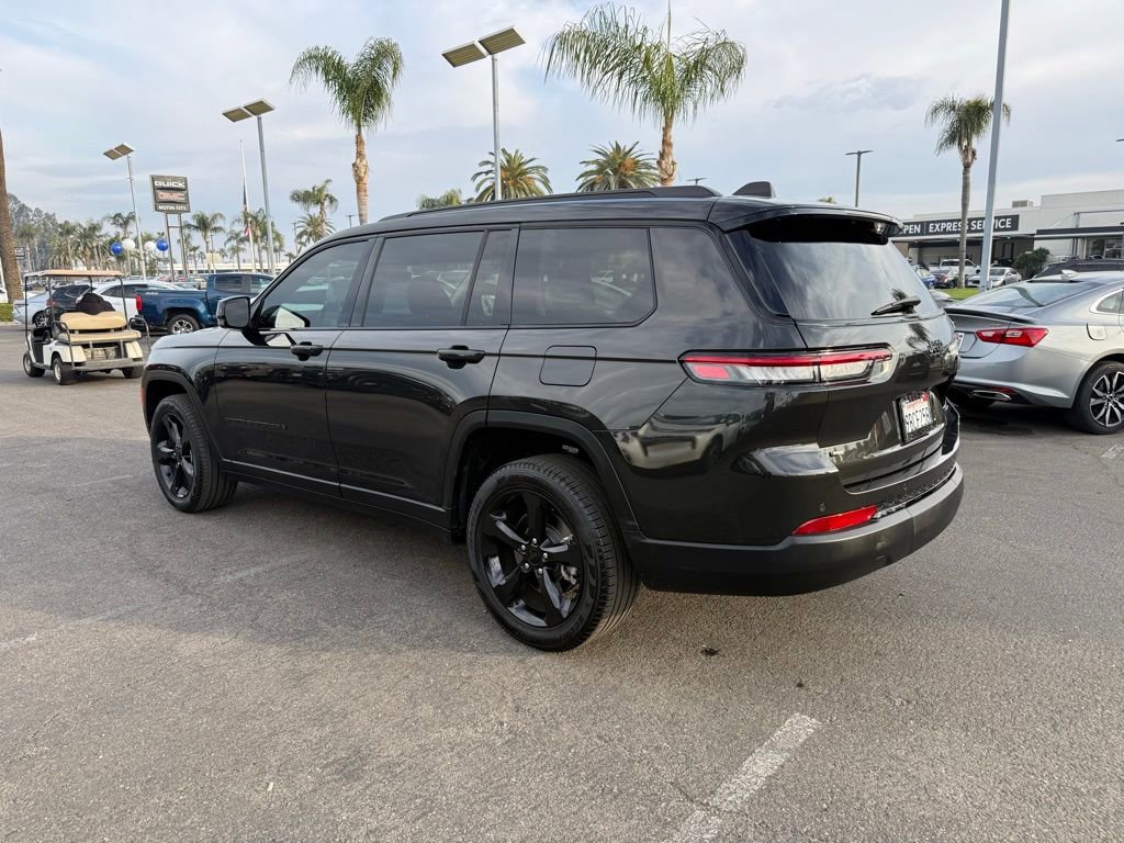 Used 2022 Jeep Grand Cherokee L Limited w/ Black Appearance Package image 4