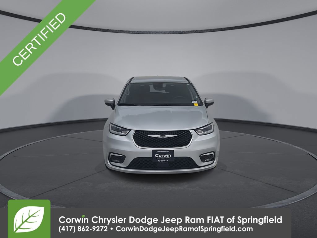 Certified 2023 Chrysler Pacifica Touring-L image 5