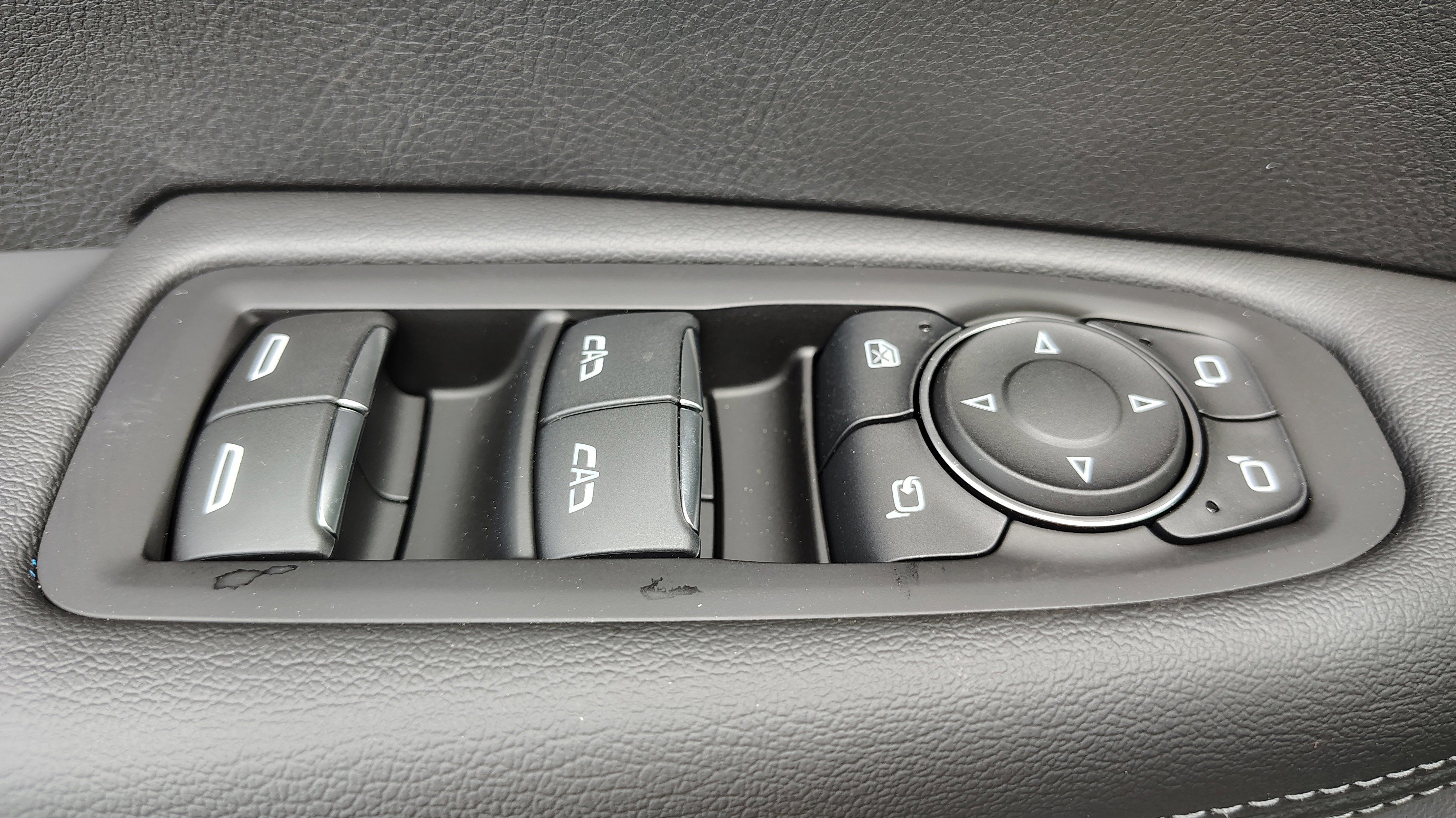 New 2025 Cadillac XT6 Luxury image 13