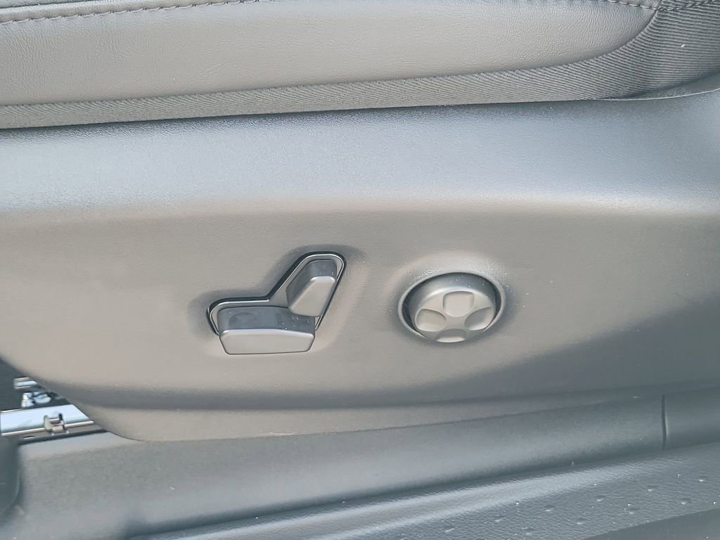 New 2026 Chrysler Voyager LX image 29